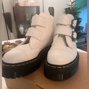 Dr martens platform boots